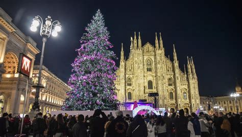 albero di natale louis vuitton milano|albero di natale di gubbio.